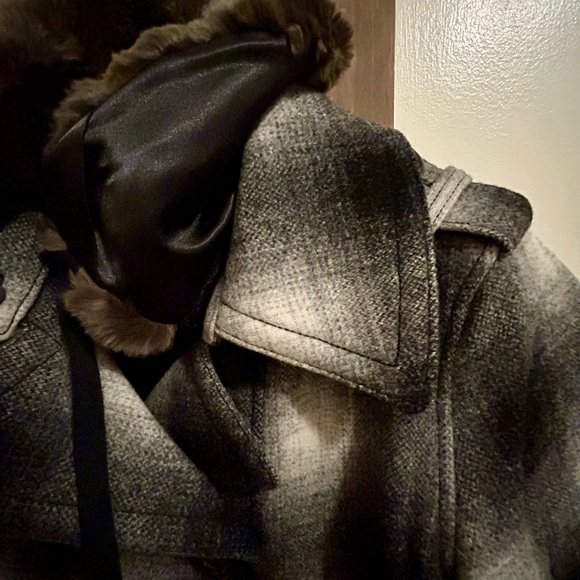 Eddie Bauer Charcoal and Cream Checkered Pea Coat with Faux Fur Collar - Picture 7 of 8